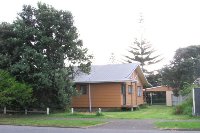 Photo of property in 45 Queens Road, Waikanae Beach, Waikanae, 5036