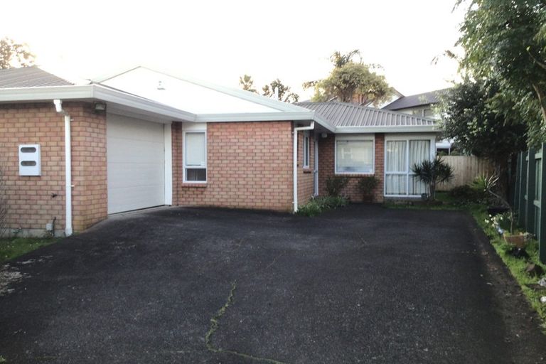 Photo of property in 2/11 Gloria Avenue, Te Atatu Peninsula, Auckland, 0610