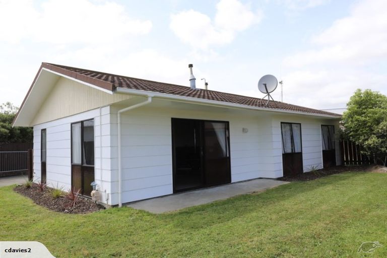 Photo of property in 48 Acacia Street, Kelvin Grove, Palmerston North, 4414