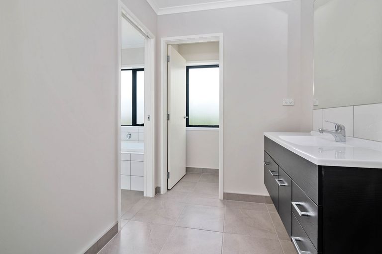 Photo of property in 22 Lacebark Drive, Kinloch, Taupo, 3377