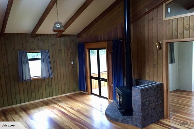 Photo of property in 205 Seaview Road, Whangamata, 3620