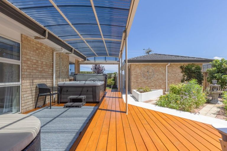 Photo of property in 1 Harry Shaw Way, Raumati South, Paraparaumu, 5032