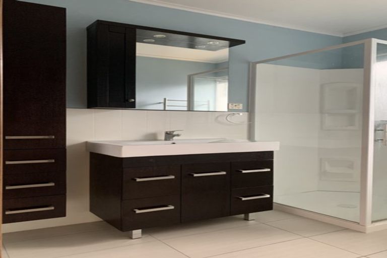 Photo of property in 2/54 Titirangi Road, New Lynn, Auckland, 0600