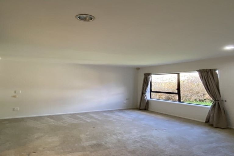 Photo of property in 24 Luckens Road, West Harbour, Auckland, 0618