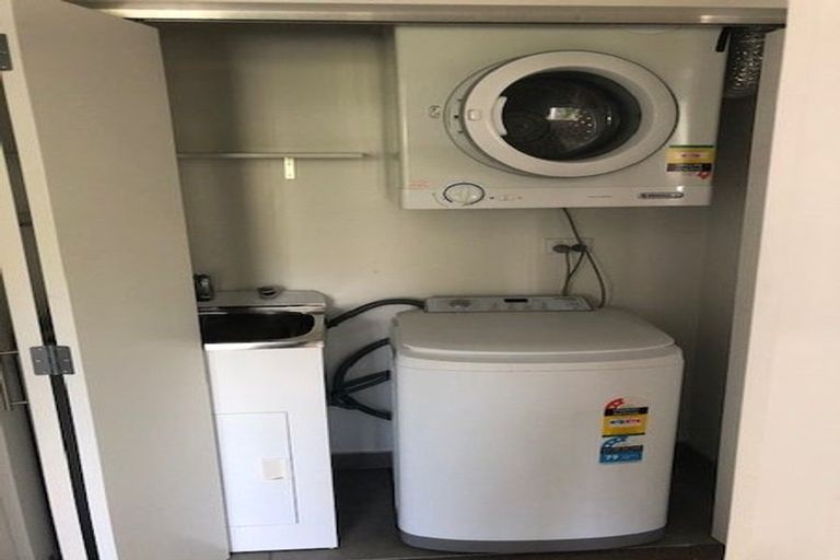 Photo of property in 8 Kopiko Way, Brooklyn, Wellington, 6021