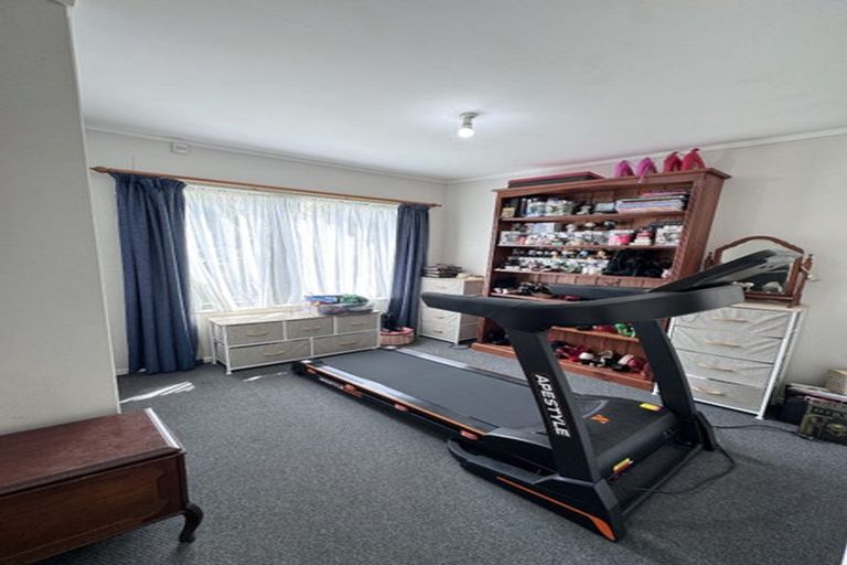 Photo of property in 6 Garcia Place, West Harbour, Auckland, 0618