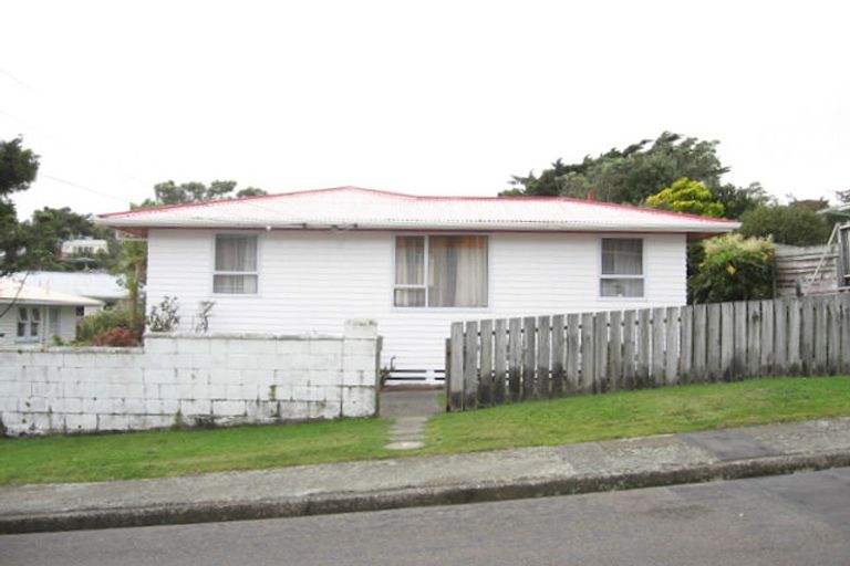 Photo of property in 5 Barclay Street, Newlands, Wellington, 6037