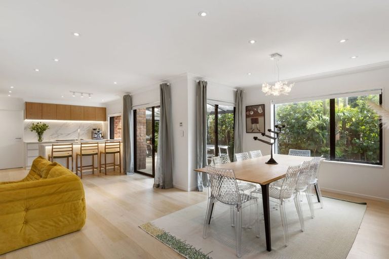 Photo of property in 33 Craig Road, Milford, Auckland, 0620