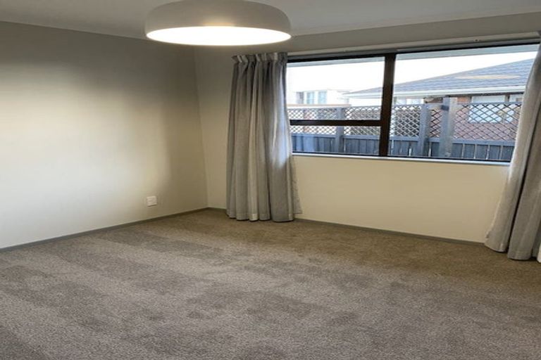 Photo of property in 2/41 Athlone Crescent, Avalon, Lower Hutt, 5011