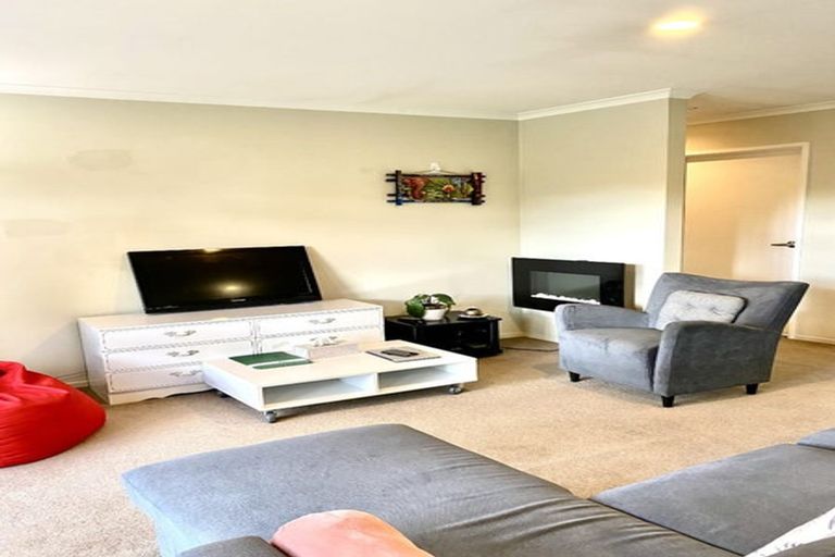 Photo of property in 62 Sunstone Crescent, Brown Owl, Upper Hutt, 5018