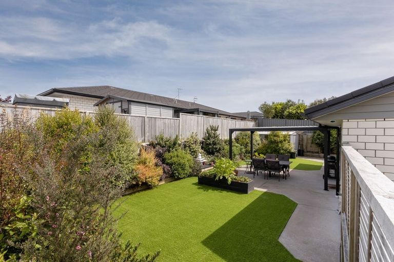 Photo of property in Waterview Estate, 30/4 Greystone Place, Omokoroa, 3114