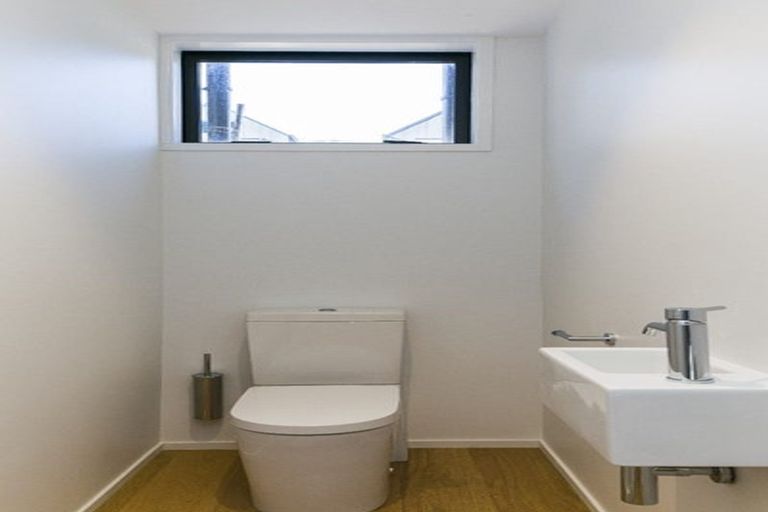 Photo of property in 75 Melbourne Road, Island Bay, Wellington, 6023