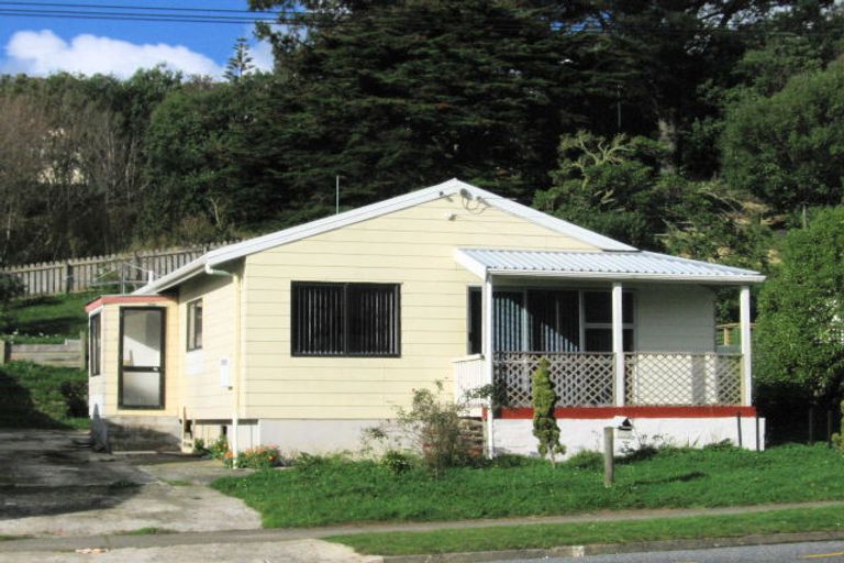 Photo of property in 216 Sievers Grove, Cannons Creek, Porirua, 5024