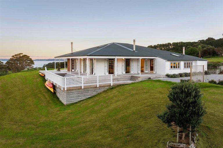 Photo of property in 203 Cape Rodney Road, Leigh, 0985