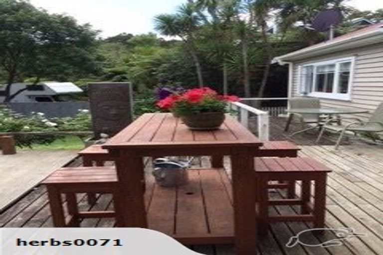 Photo of property in 5 Grovelands Way, Titirangi, Auckland, 0604