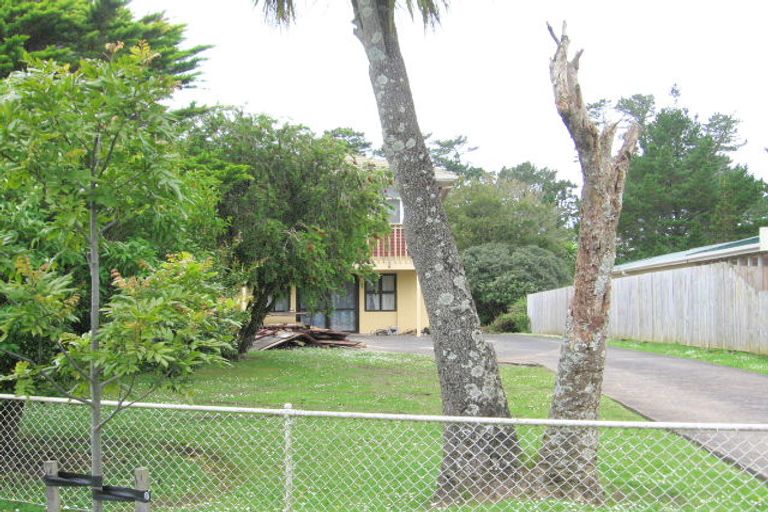 Photo of property in 70 Seymour Road, Sunnyvale, Auckland, 0612
