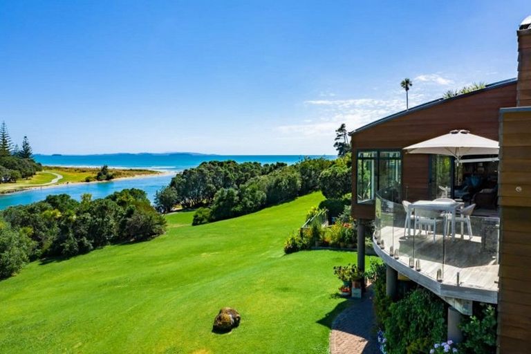 Photo of property in 2/42 Amorino Drive, Red Beach, 0932