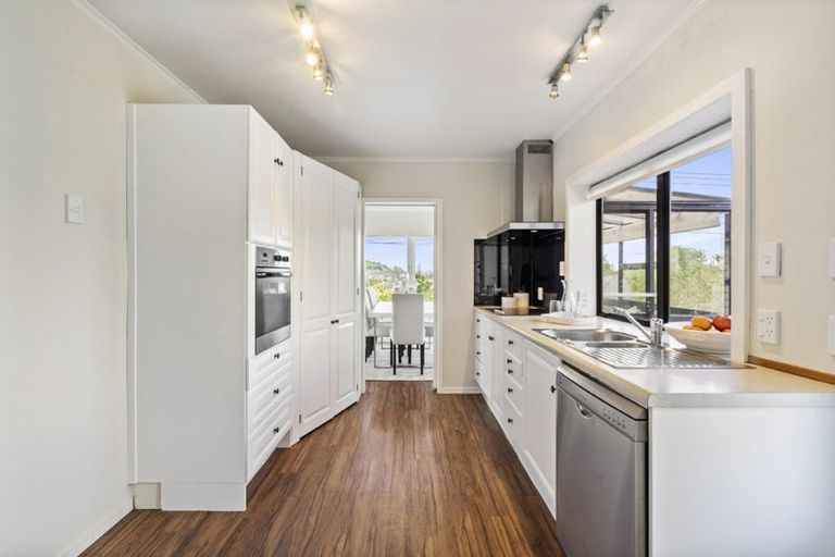 Photo of property in 1/38 Old Lake Road, Narrow Neck, Auckland, 0624