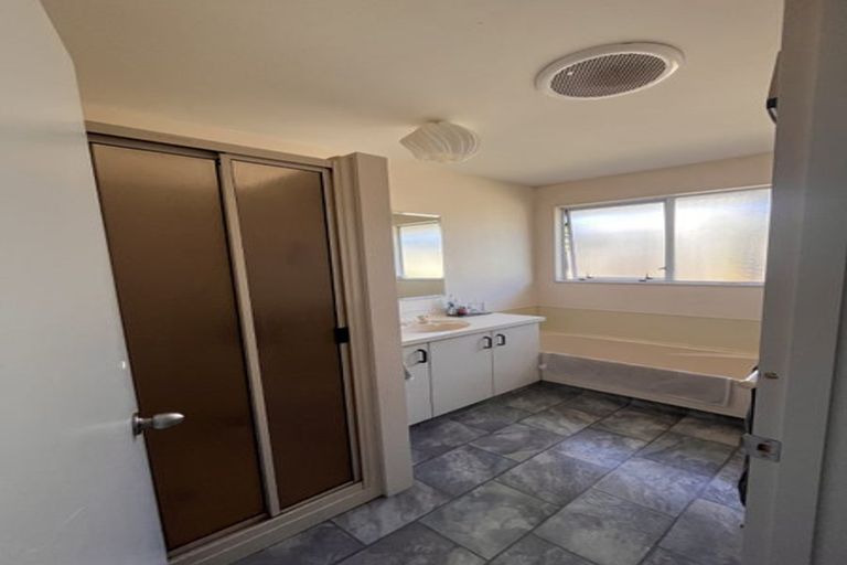 Photo of property in 247a Avonhead Road, Avonhead, Christchurch, 8042