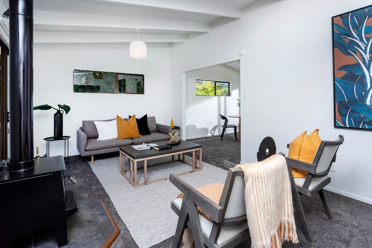 Photo of property in 2/17 Winifred Avenue, Bayview, Auckland, 0629