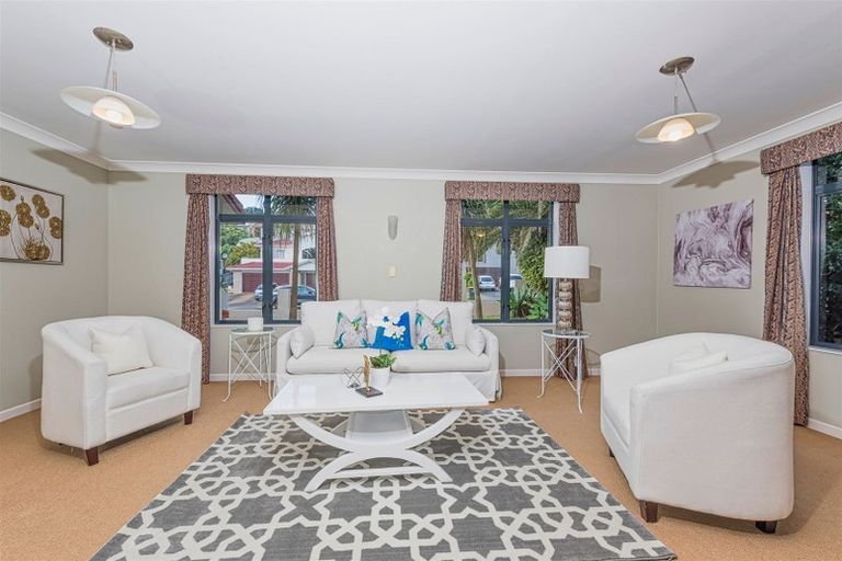 Photo of property in 25 Hogarth Rise, West Harbour, Auckland, 0618