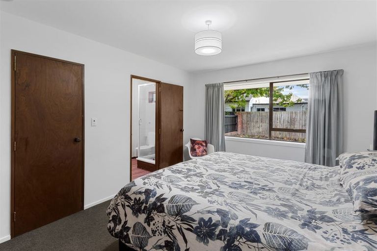 Photo of property in 242 Memorial Avenue, Burnside, Christchurch, 8053