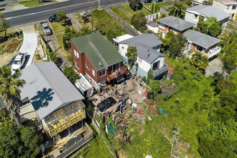 Photo of property in 577 East Coast Road, Browns Bay, Auckland, 0630