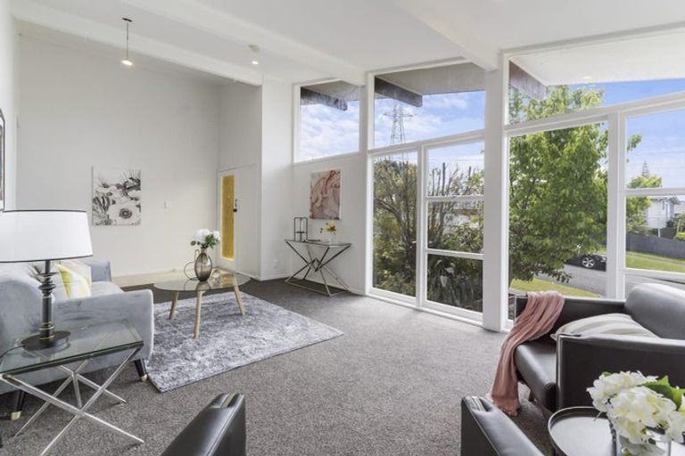 Photo of property in 116 Archibald Road, Kelston, Auckland, 0602