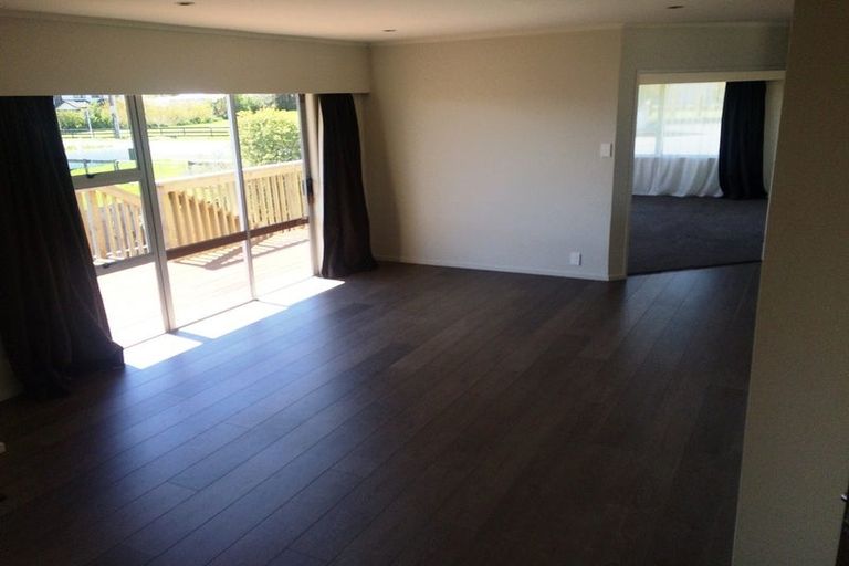 Photo of property in 579 Great South Road, Rosehill, Papakura, 2113