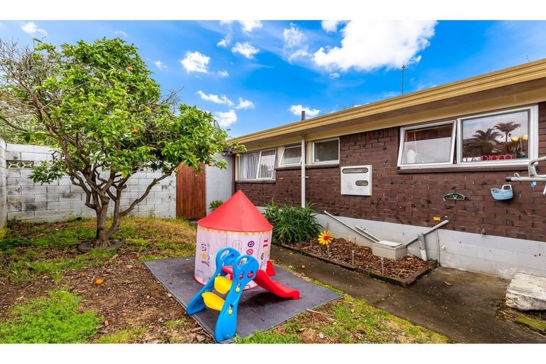 Photo of property in 1/17 Ballater Place, Highland Park, Auckland, 2010