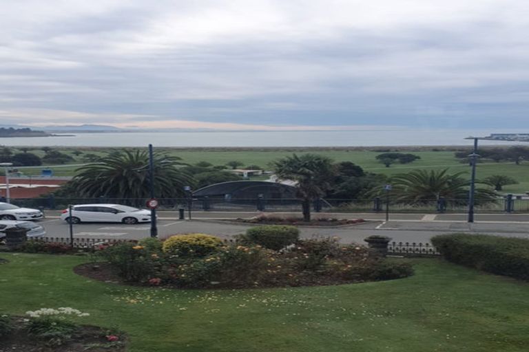 Photo of property in 1-12/48 The Bay Hill, Timaru, 7910