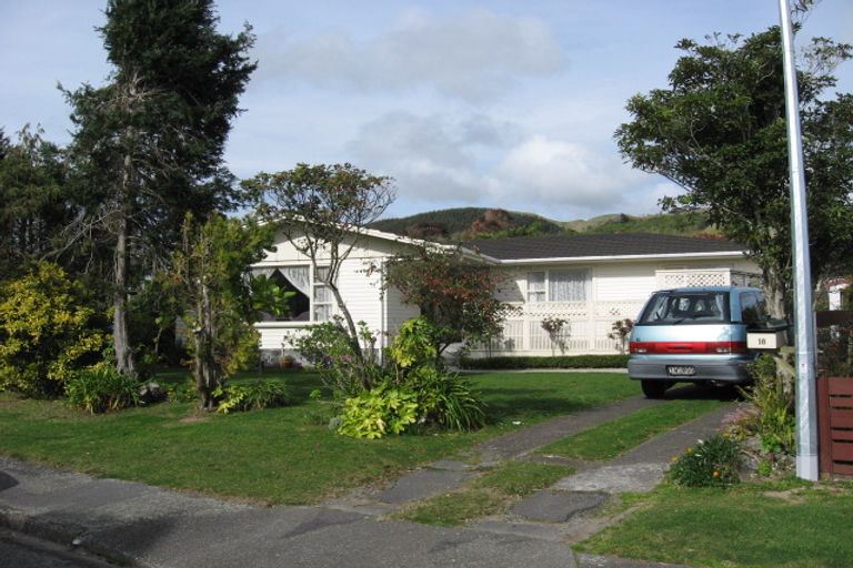 Photo of property in 18 Awatea Avenue, Paraparaumu, 5032