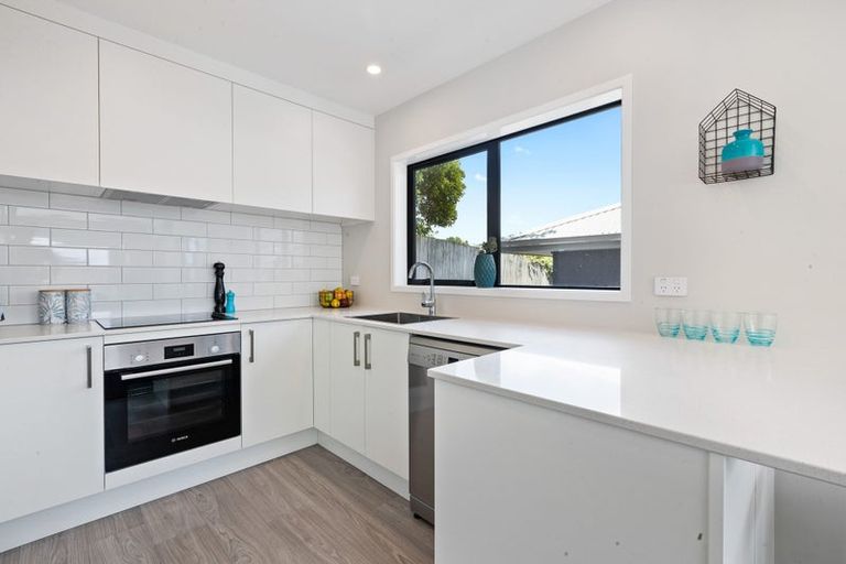 Photo of property in 40a Leo Street, Glen Eden, Auckland, 0602
