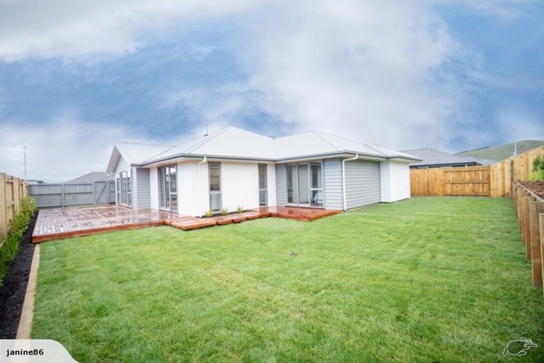 Photo of property in 5 Mediterranean Grove, Fitzherbert, Palmerston North, 4410