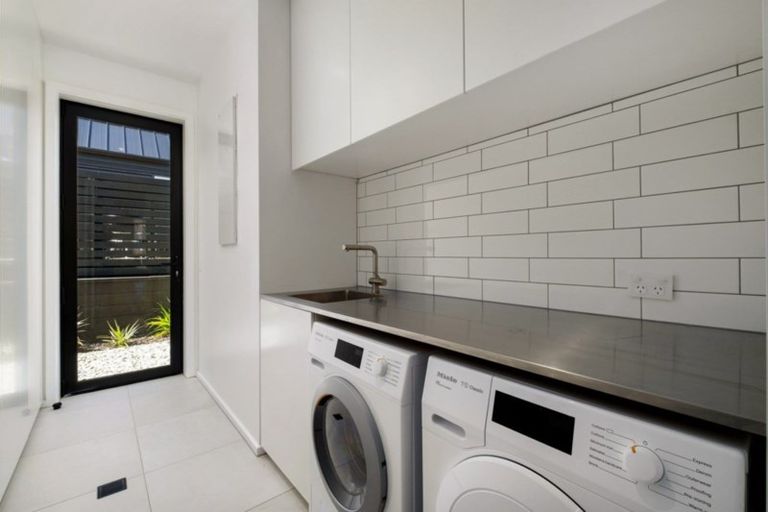 Photo of property in 56 Falconer Rise, Jacks Point, Queenstown, 9371