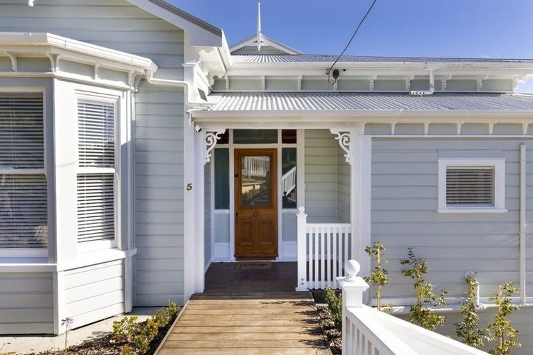 Photo of property in 5 Taranaki Street, Picton, 7220