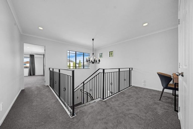 Photo of property in 26 Thornbury Crescent, East Tamaki Heights, Auckland, 2016