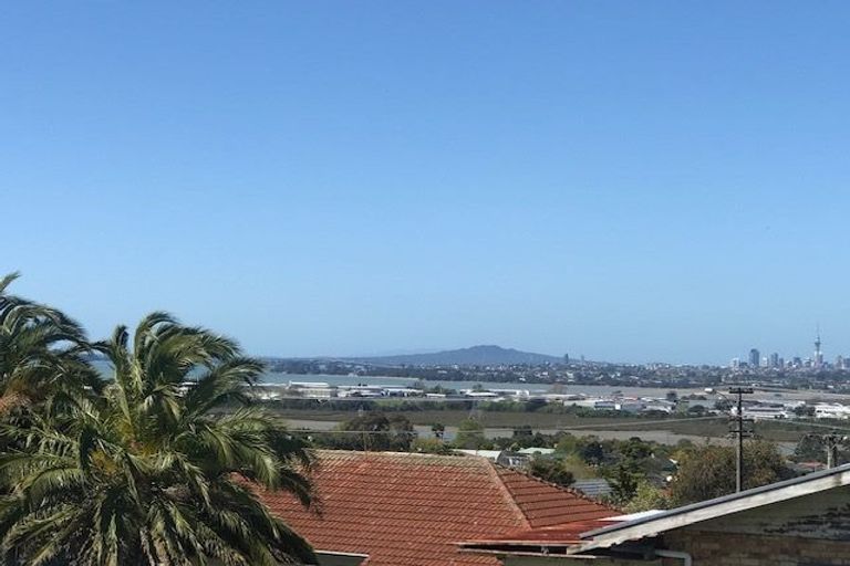 Photo of property in 30a Te Atatu Road, Te Atatu South, Auckland, 0610