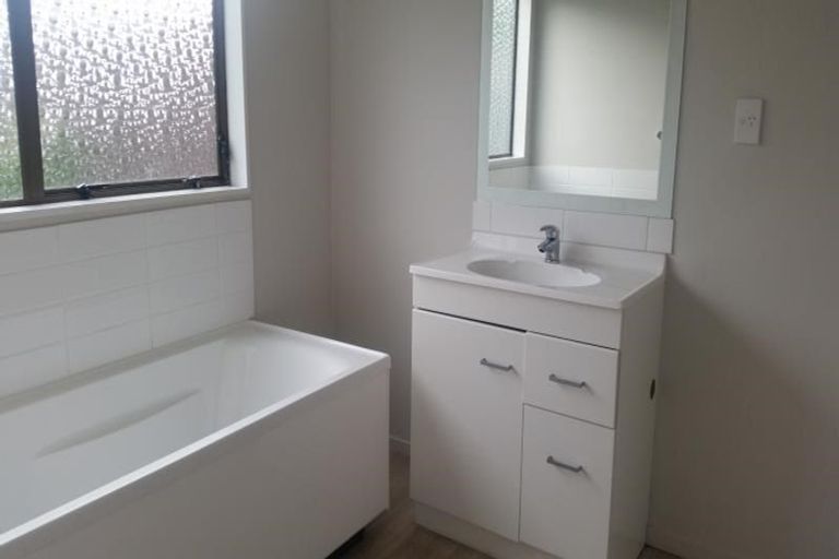 Photo of property in 1/4 Roys Road, Weymouth, Auckland, 2103