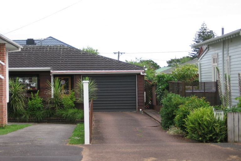 Photo of property in 1/19 Miller Street, Point Chevalier, Auckland, 1022