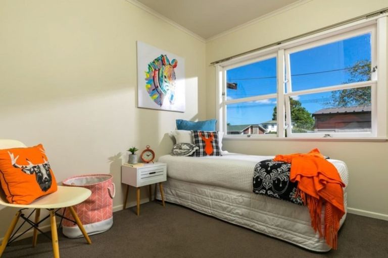 Photo of property in 1/124 Chivalry Road, Glenfield, Auckland, 0629