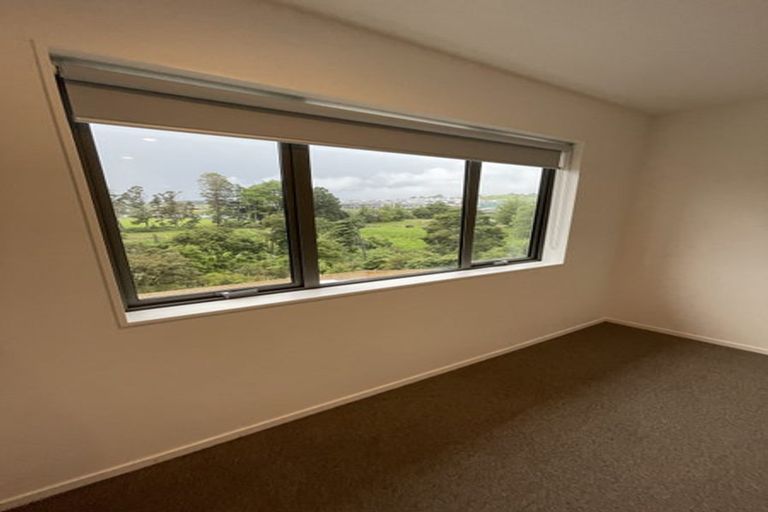 Photo of property in 1 Kokonga Lane, Silverdale, 0932