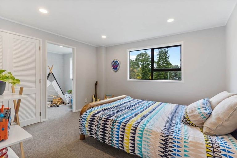 Photo of property in 7 Blyton Lane, Pakuranga Heights, Auckland, 2010