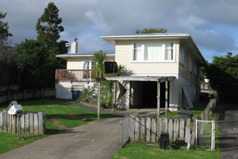 Photo of property in 13 Gill Avenue, Te Atatu Peninsula, Auckland, 0610
