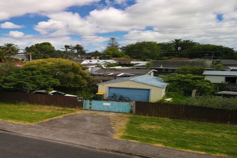 Photo of property in 1 Parakai Avenue, Parakai, 0830