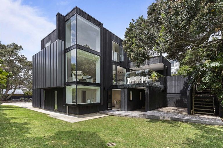 Photo of property in 14a Stanley Point Road, Stanley Point, Auckland, 0624