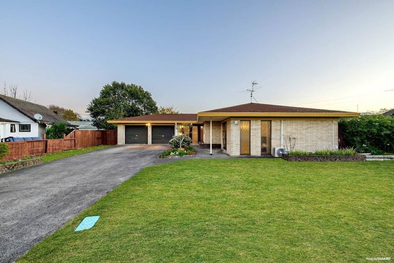 Photo of property in 12 Glengowan Place, Conifer Grove, Takanini, 2112