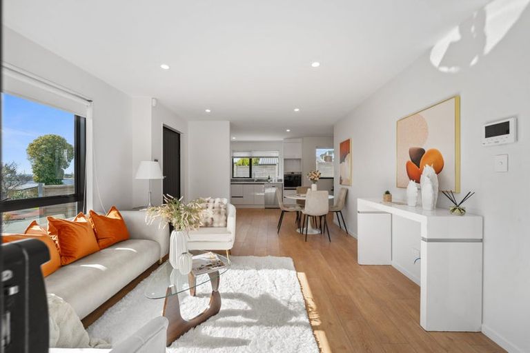 Photo of property in 1b Valron Road, Te Atatu South, Auckland, 0602