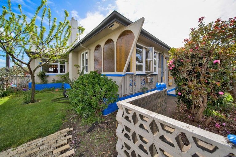 Photo of property in 37 Cracroft Street, Waitara, 4320