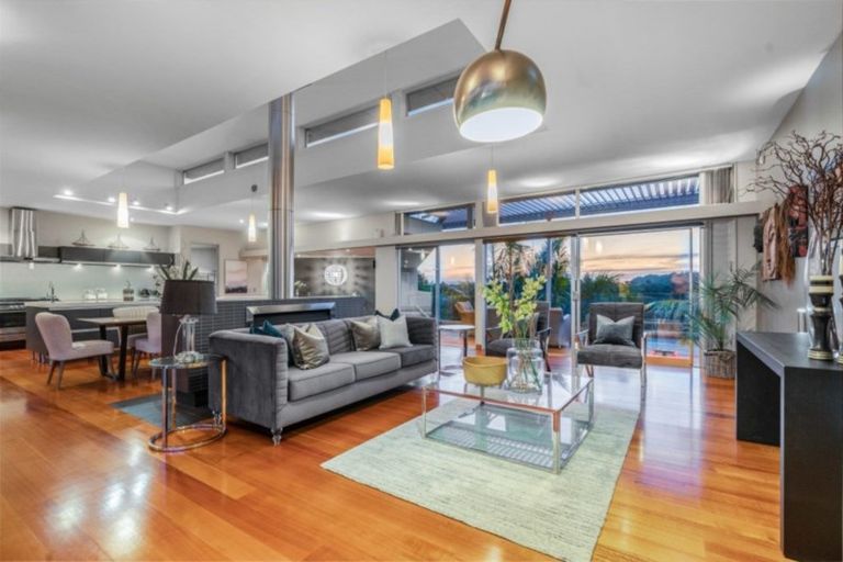 Photo of property in 21 Schopolo Place, Schnapper Rock, Auckland, 0632